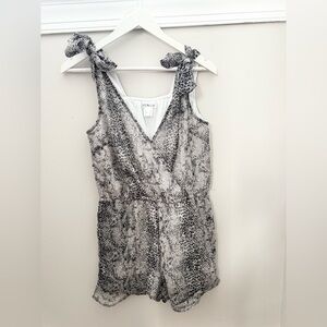 VENUS Gray Black White Snake Print Romper Size 4 Adjustable Tie Straps